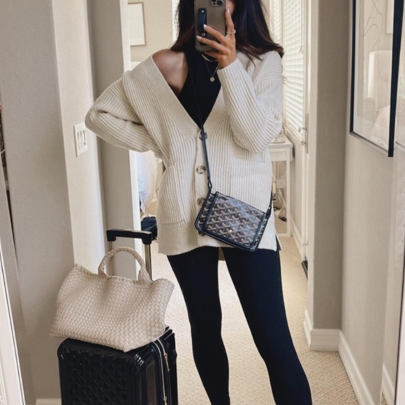 Abercrombie & Fitch Sweaters - Abercrombie & Fitch Fluffy Oversized Cardigan S